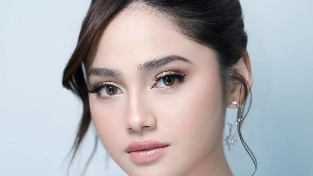 6 Potret Cantik Syifa Hadju Kenakan Mini Dress Kupu-Kupu Hadirkan Vibes Bidadari Turun dari Kayanganf