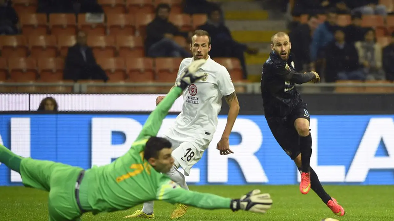 Verona Tak Bisa Kalahkan 10 Pemain Inter