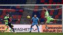 Pemain Bologna, Nicola Sansone, mencetak gol ke gawang Lazio pada laga Liga Italia di Stadion Renato Dall’Ara, Minggu (28/2/2021). Lazio takluk dengan skor 2-0. (Massimo Paolone/LaPresse via AP)