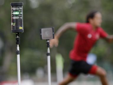 Alat Smart Gate saat digunakan pemain Timnas Indonesia saat latihan di Lapangan G, Senayan, Jakarta, Rabu, (19/2/2020). Pada sesi latihan kali ini Timnas menjalani tes fisik dengan menggunakan alat Smart Gate. (Bola.com/M Iqbal Ichsan)