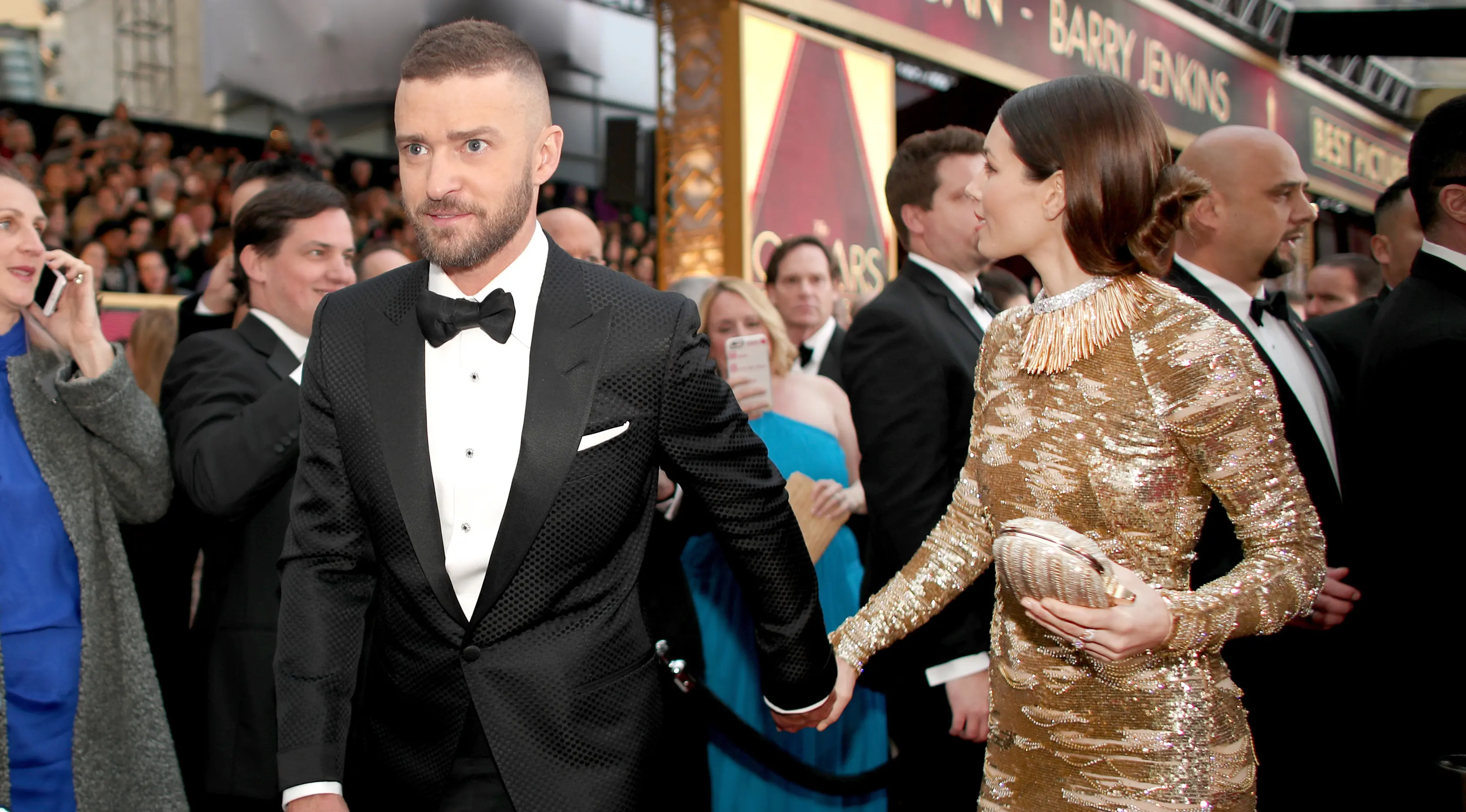 Justin Timberlake bersama Jessica Biel saat menghadiri Academy Awards ke-89 di Hollywood, California, AS (26/2). Justin dan Jessica Biel terlihat mesra saat menghadiri acara tersebut. (Christopher Polk / Getty Images / AFP)