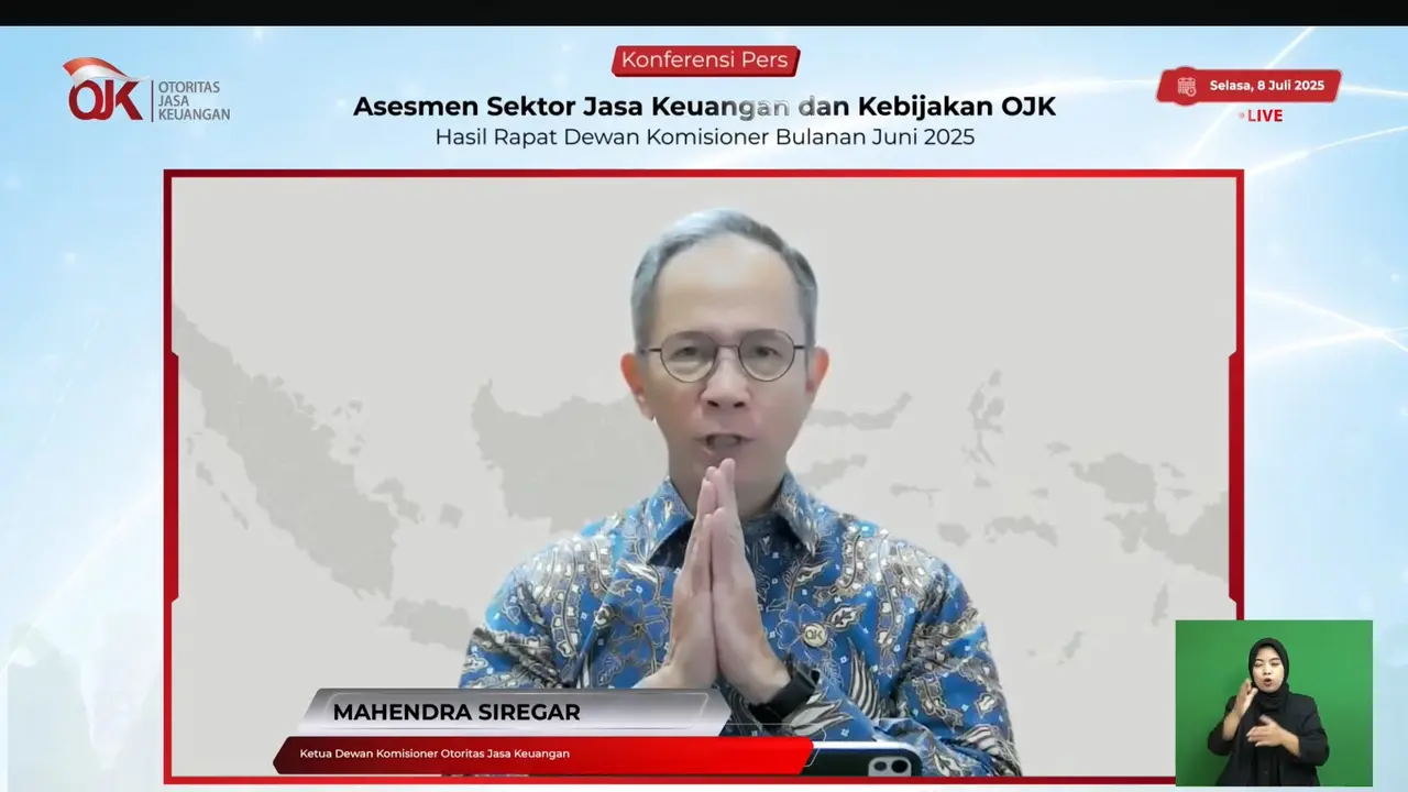 Ketua Otoritas Jasa Keuangan (OJK)  Mahendra Siregar dalam konferensi per RDKB Juni 2025, Selasa (8/7/2025).