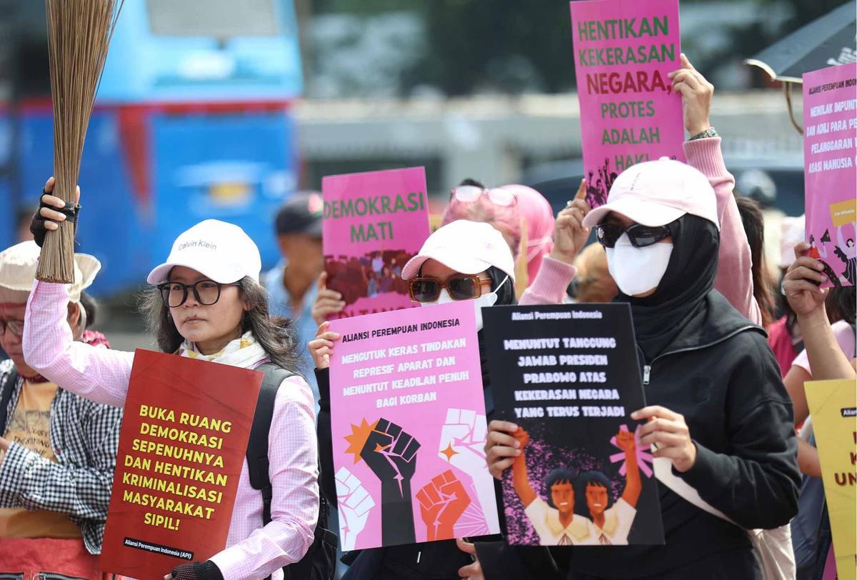 FOTO: Perempuan Turun ke Jalan, Suarakan Keadilan dan Hentikan Kekerasan