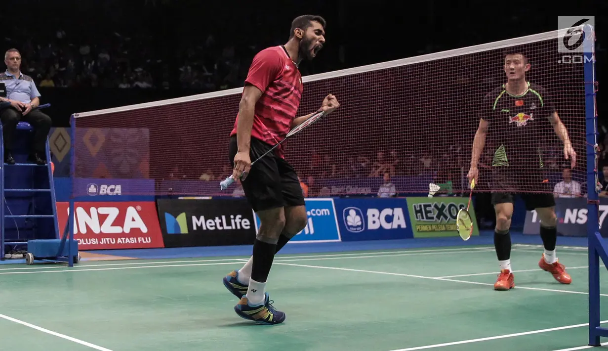 Ekspresi Pebulutangkis India, Prannoy HS saat berhasil mendapat poin di babak perempat final Indonesia Open 2017 melawan tunggal putra China, Chen Long di JCC Senayan, Jakarta, Jumat (16/6). (Liputan6.com/Faizal Fanani)