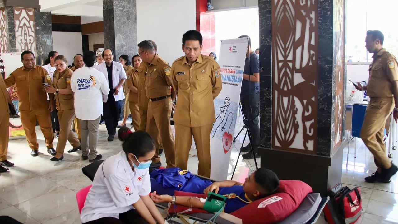 Wamendagri Wiyagus Apresiasi Pemprov Papua Gelar Pengobatan Gratis dan Donor Darah untuk Masyarakat
