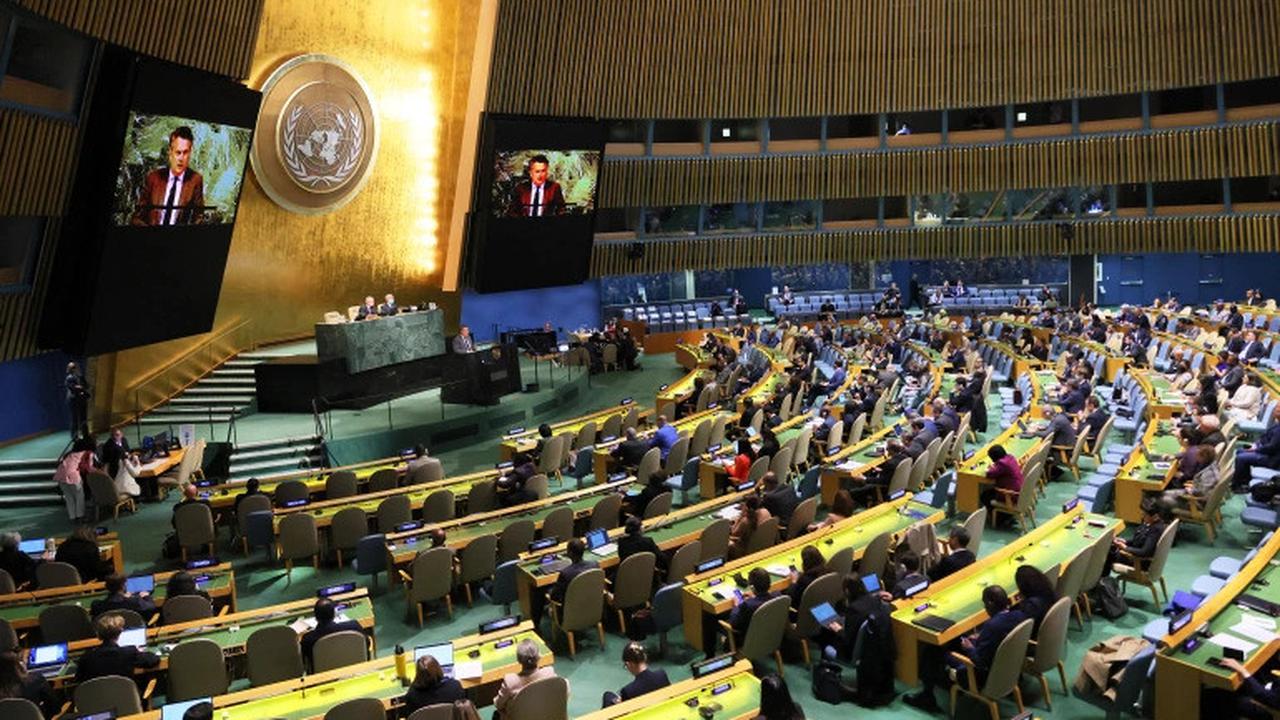 Duta Besar Ukraina untuk PBB Sergiy Kyslytsya berpidato di sesi khusus Majelis Umum [Michael M Santiago/via AFP]