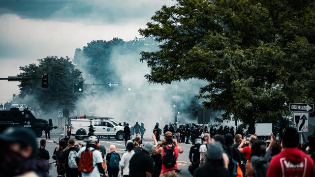 Ilustrasi terkena gas air mata