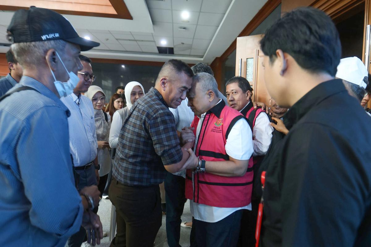 FOTO: Dua Eks Pejabat Pertamina Divonis 6 Tahun dalam Kasus Korupsi Tata Kelola Minyak Mentah Pertamina