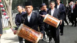 Iringan-iringan memukul gendang saat pesta adat pernikahan Kahiyang-Bobby di Medan, Jumat (24/11). (Liputan6.com/Pool/Media Center)