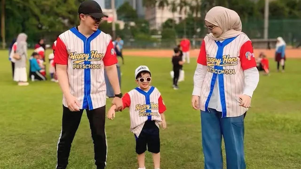 Hamil Anak Kedua, Ini 6 Potret Zaskia Sungkar dan Irwansyah Pakai Baju Couple