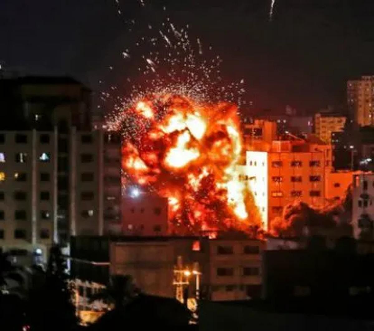 Sedangkan, menurut Lembaga PBB (OCHA dan UNRWA) terdapat sebanyak 600.000 jiwa mengungsi di bagian tengah dan selatan Gaza dengan kondisi yang memprihatinkan.