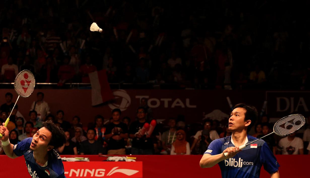 Permainan yang cerdik menjadi senjata bagi Ahsan/Hendra untuk meredam kecepatan Lee Yong-dae/Yoo Yeon-seong. (Bola.com/Arief Bagus)