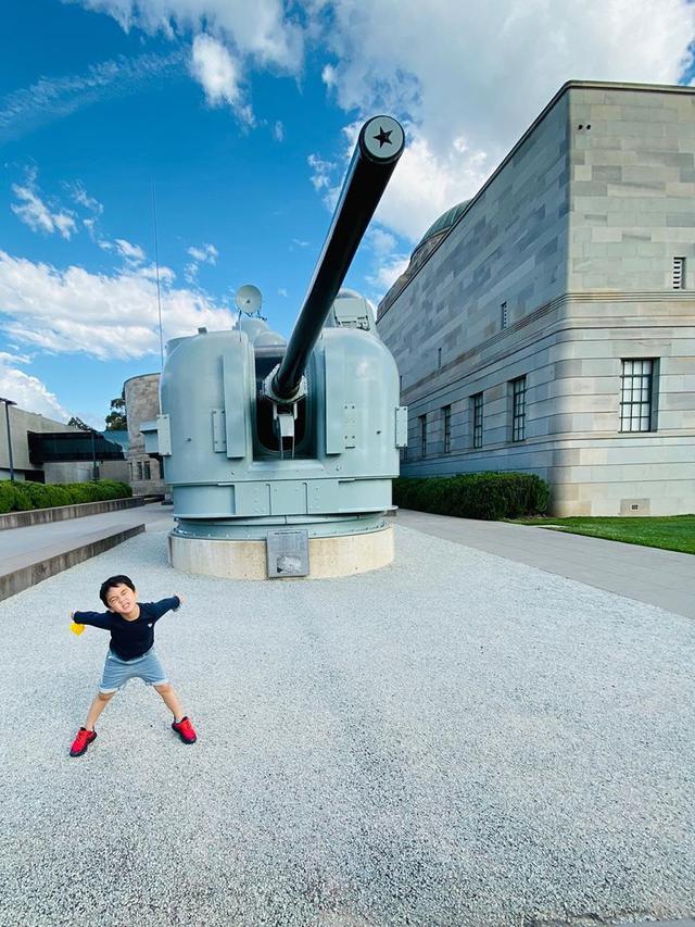 Potret Kocak Rafathar Saat Keliling Dunia (sumber: instagram/raffinagita1717)