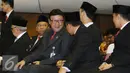 Menteri Dalam Negeri Tjahjo Kumolo (tengah) berbincang dengan tiga Plt Gubernur jelang peresmian di Kemendagri, Jakarta, Kamis (27/10). Selain peresmian, juga dilakukan serah terima nota pengantar tugas Plt Gubernur. (Liputan6.com/Helmi Fithriansyah)