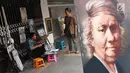 Warga berinteraksi di trotoar jalan Pintu Besar Selatan Kawasan Kota Tua Jakarta, Rabu (23/1). Sejak diluncurkan Oktober tahun lalu, Street Gallery Art diharapkan bisa meningkatkan jumlah wisatawan ke Kota Tua Jakarta. (Liputan6.com/Helmi Fithriansyah)