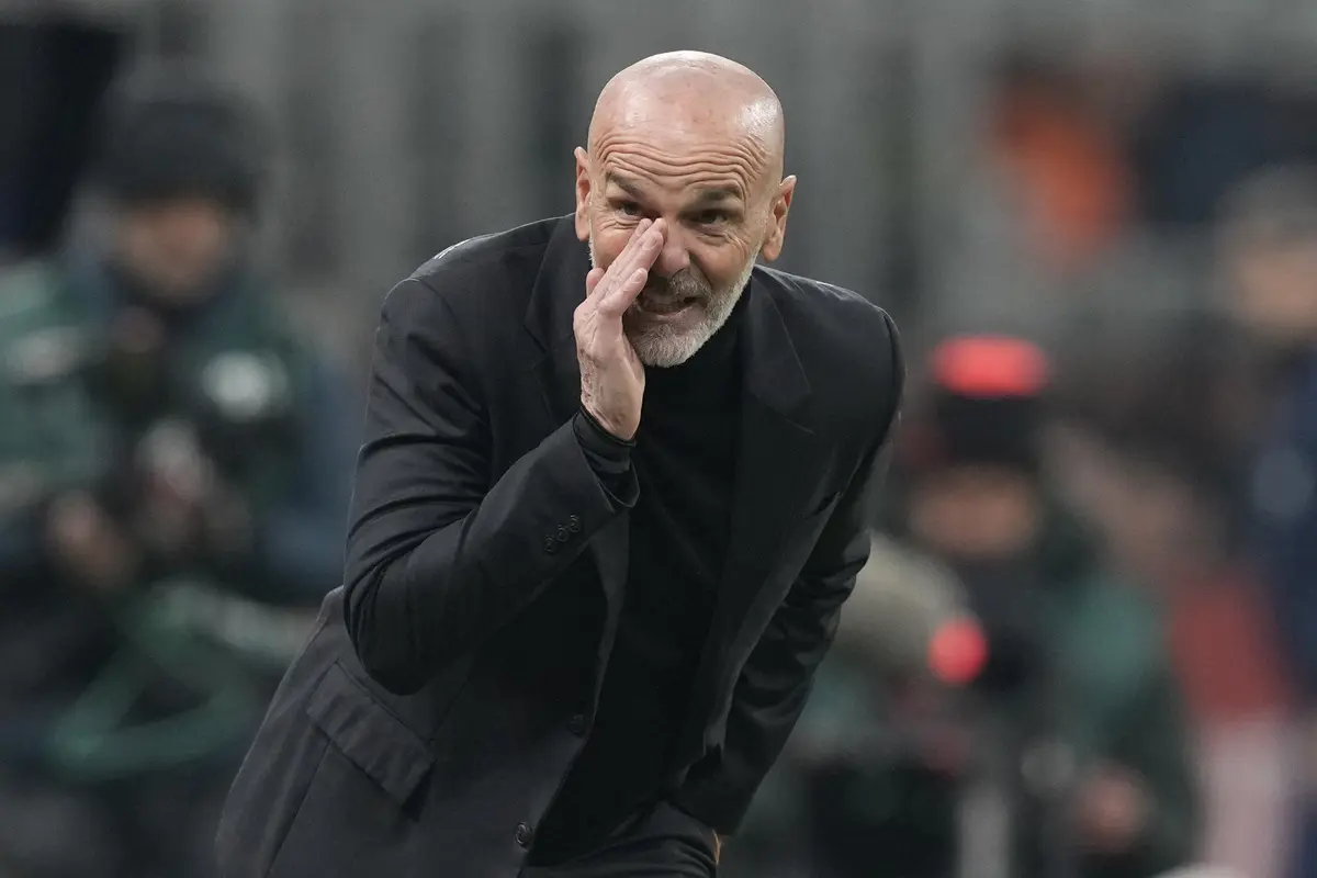 Foto: Stefano Pioli yang Selalu Percaya Diri dari Pinggir Lapangan, Kali Ini Torino Kena Efek Teriakannya