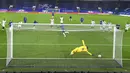 Pemain Chelsea Timo Werner mencetak gol ke gawang Rennes pada pertandingan Grup E Liga Champions di Stadion Stamford Bridge, London, Inggris, Rabu (4/11/2020). Chelsea mencukur Rennes dengan skor 3-0. (Neil Hall/Pool via AP)