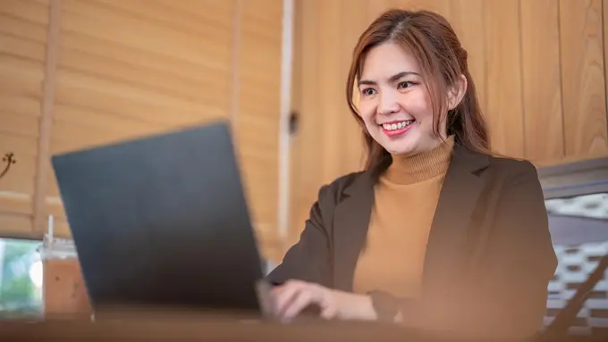 wanita juli tampak lebih muda