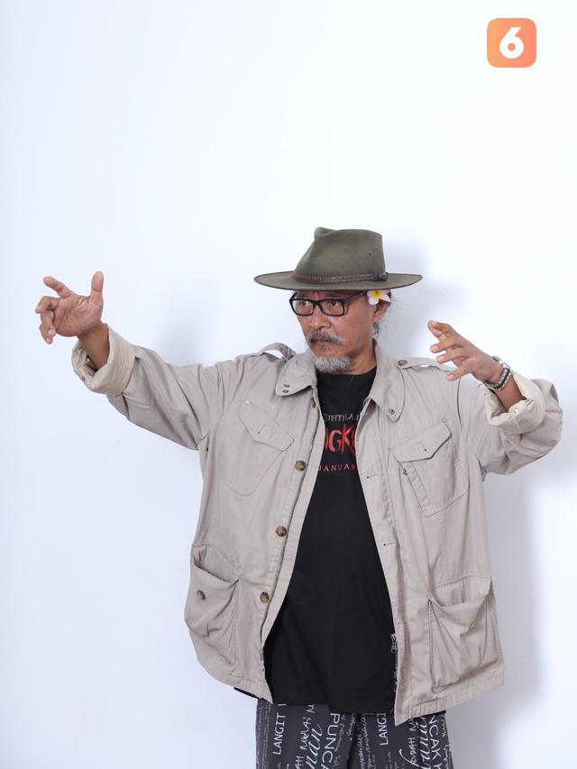 [Fimela] Sujiwo Tejo Media Visit Film Mangkujiwo