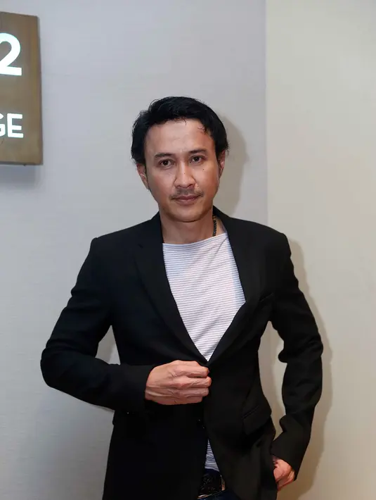 Agus Kuncoro pada Gala Premiere Film Surga Menanti di XXI Epicentum, Kuningan, Jakarta Selatan, Senin (30/5) malam, mengaku tidak mudah menjadikan anak jadi penghafal Alquran. (Nurwahyunan/Bintang.com)