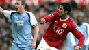 Sedangkan gol debutnya saat Derby Manchester di Liga Inggris terjadi saat Manchester United menang 3-1 atas tamunya Manchester City di pekan ke-17 Liga Inggris musim 2006/2007, 9 Desember 2006. Cristiano Ronaldo menyumbang 1 gol dan 1 assist dalam laga tersebut. (AFP/Paul Ellis)