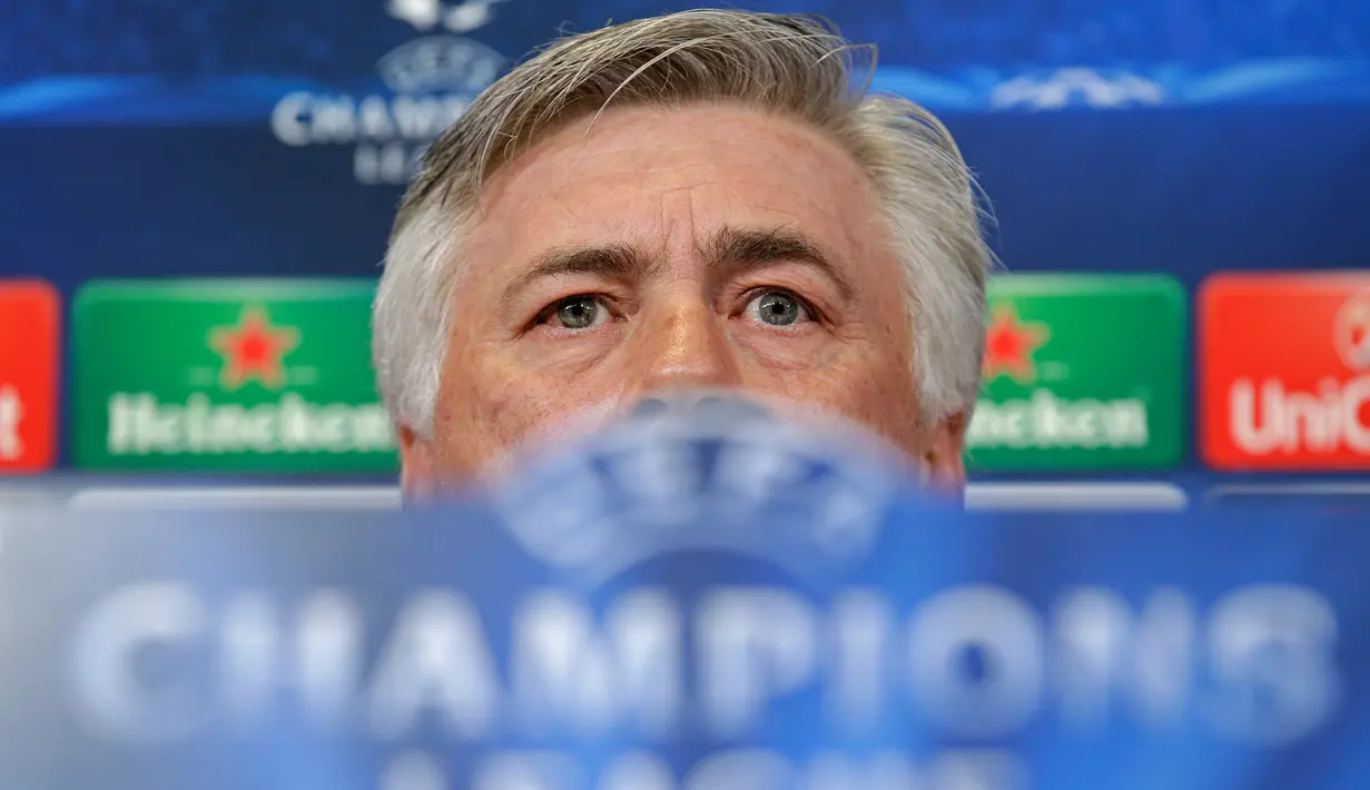 Pelatih Real Madrid, Carlo Ancelotti melakukan jumpa pers jelang laga leg pertama semifinal Liga Champions di Stadion Juventus, Turin, Italia (4/5/2015). Real Madrid akan menantang Juventus di leg pertama semifinal Liga Champions. (Reuters/Max Rossi)