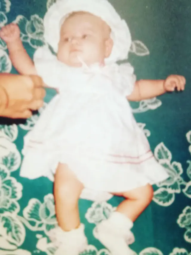 6 Potret Masa Kecil Cut Meyriska Ini Menggemaskan