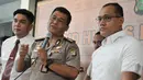 Petugas memberikan keterangan pers saat rilis di Polda Metro Jaya, Jakarta, Rabu (22/2). Ditresnarkoba Polda Metro berhasil ungkap peredaran 2.5 kg sabu dan mengamankan 1 orang tersangka. (Liputan6.com/Yoppy Renato)