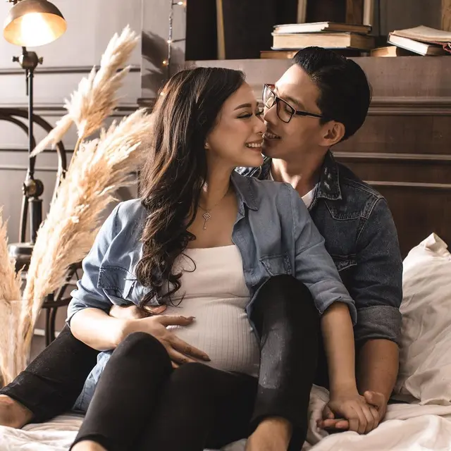 Potret Maternity Shoot Yuanita Christiani Bersama Indra Wiguna Tjipta