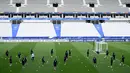 Para pemain Prancis menghadiri sesi latihan menjelang pertandingan persahabatan dengan Bulgaria di Stade de France di Saint-Denis, utara Paris, Senin (7/6/2021). Timnas Prancis akan bersua Bulgaria pada laga uji coba jelang Euro 2020 di Stade de France, Rabu (9/6) dini hari WIB. (FRANCK FIFE / AFP)