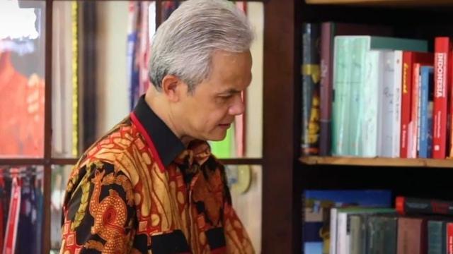 Gubernur Jawa tengah Ganjar Pranowo memiliki hobi membaca dan mengoleksi buku sejarah/Istimewa.