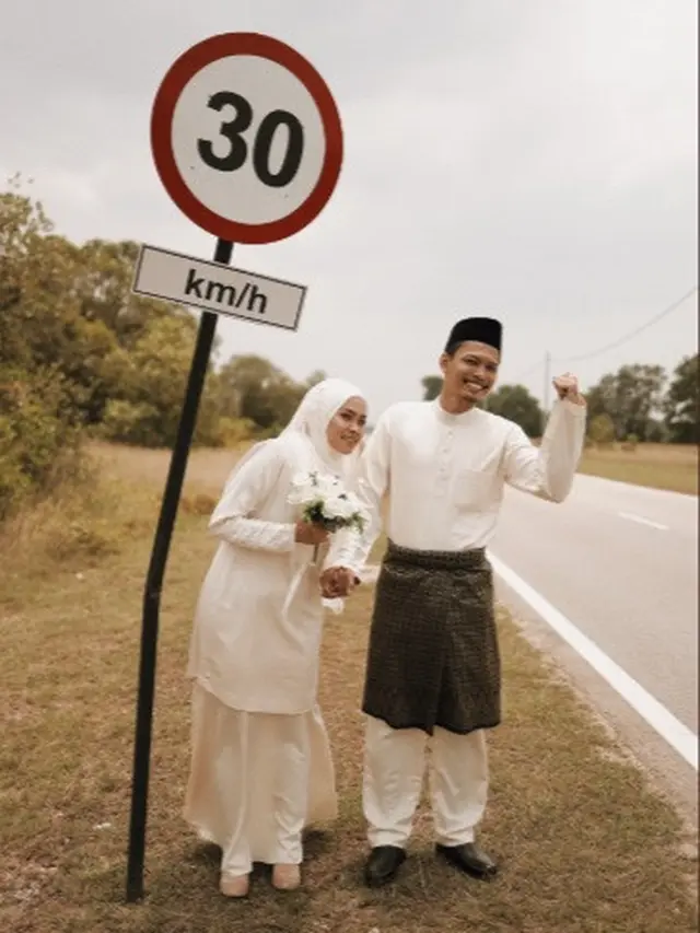 pengantin foto di tengah jalan