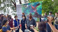 Ketua Umum Partai NasDem Surya Paloh bersama Menteri LHK Siti Nurbaya Bakar melakukan aksi peduli lingkungan di Kepulauan Seribu. (Istimewa)
