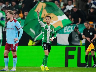 Kemenangan Real Betis 2-0 atas Villareal dalam laga lanjutan babak grup Liga Europa 2025/2026 pada Kamis (29/01/2026) waktu setempat, tak lepas dari peran Antony. (AP Photo/Jose Breton)