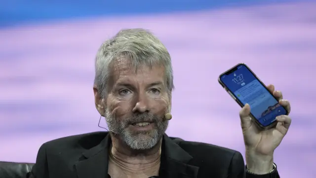Michael Saylor dalam Konferensi Bitcoin, Kamis, 7 April 2022, di Miami Beach, Florida. (Foto AP/Rebecca Blackwell)