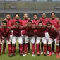 Pemain Timnas Indonesia U-23 saat melawan Suriah U-23 pada laga persahabatan di Stadion Wibawa Mukti, Bekasi, Rabu (16/11/2017). Indonesia kalah 2-3. (Bola.com/NIcklas Hanoatubun)