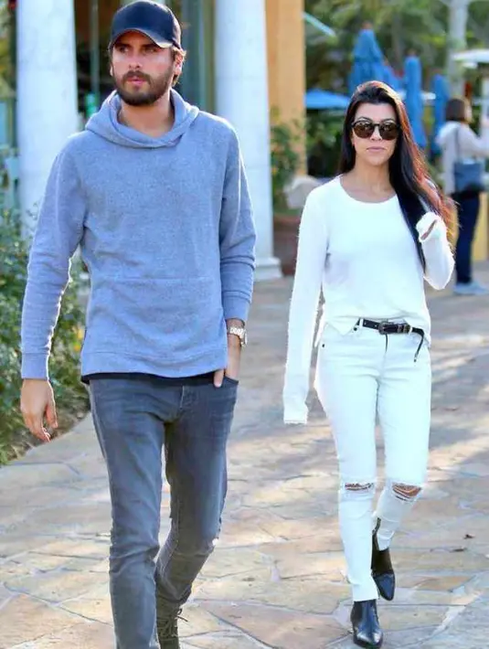 Dilansir dari HollywoodLife, banyak yang berpikir bahwa Scott masih mencintai Kourtney namun kini Younes lah yang mengisi hati Kourtney. (E! Online)