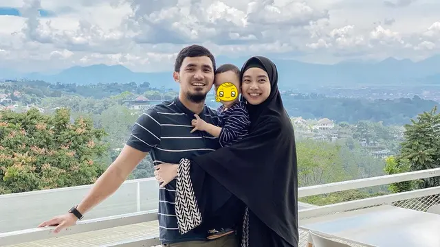 6 Potret Keluarga Kecil Lindswell Kwok Mantan Pewushu Indonesia, Harmonis