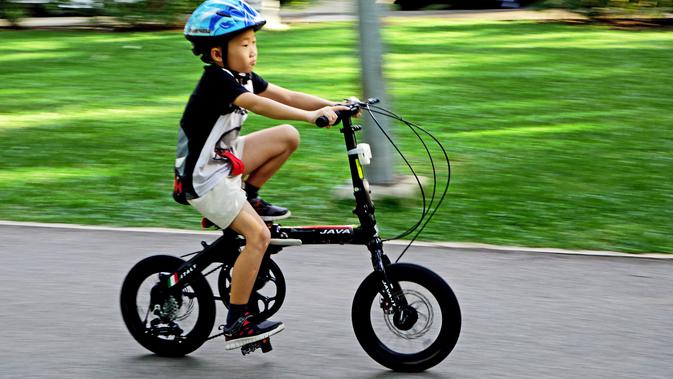 Ilustrasi Anak Bersepeda (Sumber: cegoh/pixabay.com)