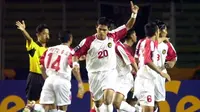 Bambang Pamungkas merayakan gol saat Timnas Indonesia menggulung Filipina 13-1 di Piala AFF 2002. (AFP/Weda)