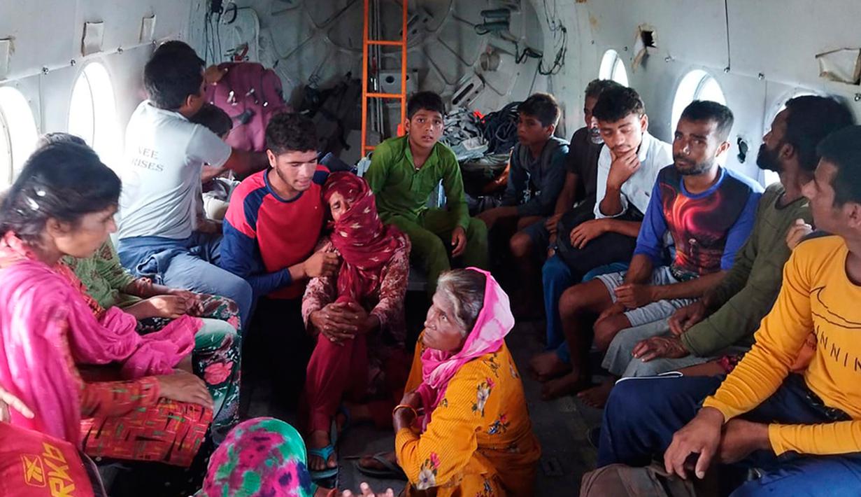 Kepala Menteri Himachal Pradesh Sukhvinder Singh Sukhu mengatakan bencana kali ini jadi terburuk di Himachal Pradesh dalam 50 tahun terakhir. (Indian Air Force via AP)