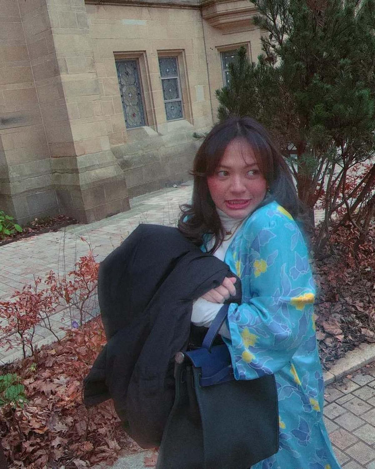 7 Potret Amel Carla Hadiri Wisuda S2 Hukum Kakaknya di Luar Negeri, Dipuji Sekeluarga Cerdas Semua