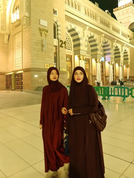 Tas Chanel 22 seharga Rp111,4 jutaan jadi tas Chanel ketiga Tasya Farasya saat Umroh [@tasyafarasya]