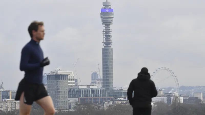 BT Tower di cakrawala London.