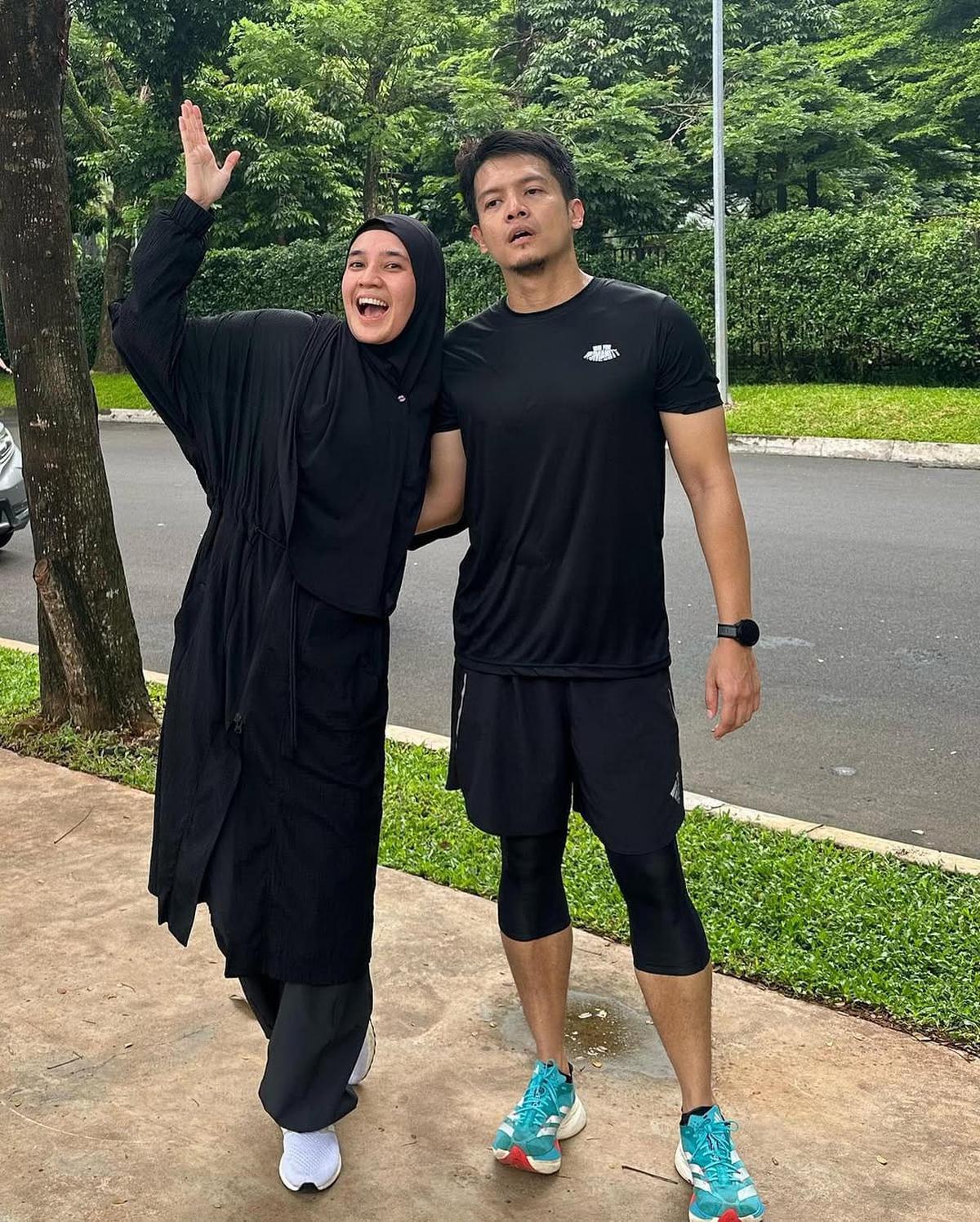 Potret Dhini Aminarti dan Dimas Seto, Tetap Mesra di 16 Tahun Pernikahan