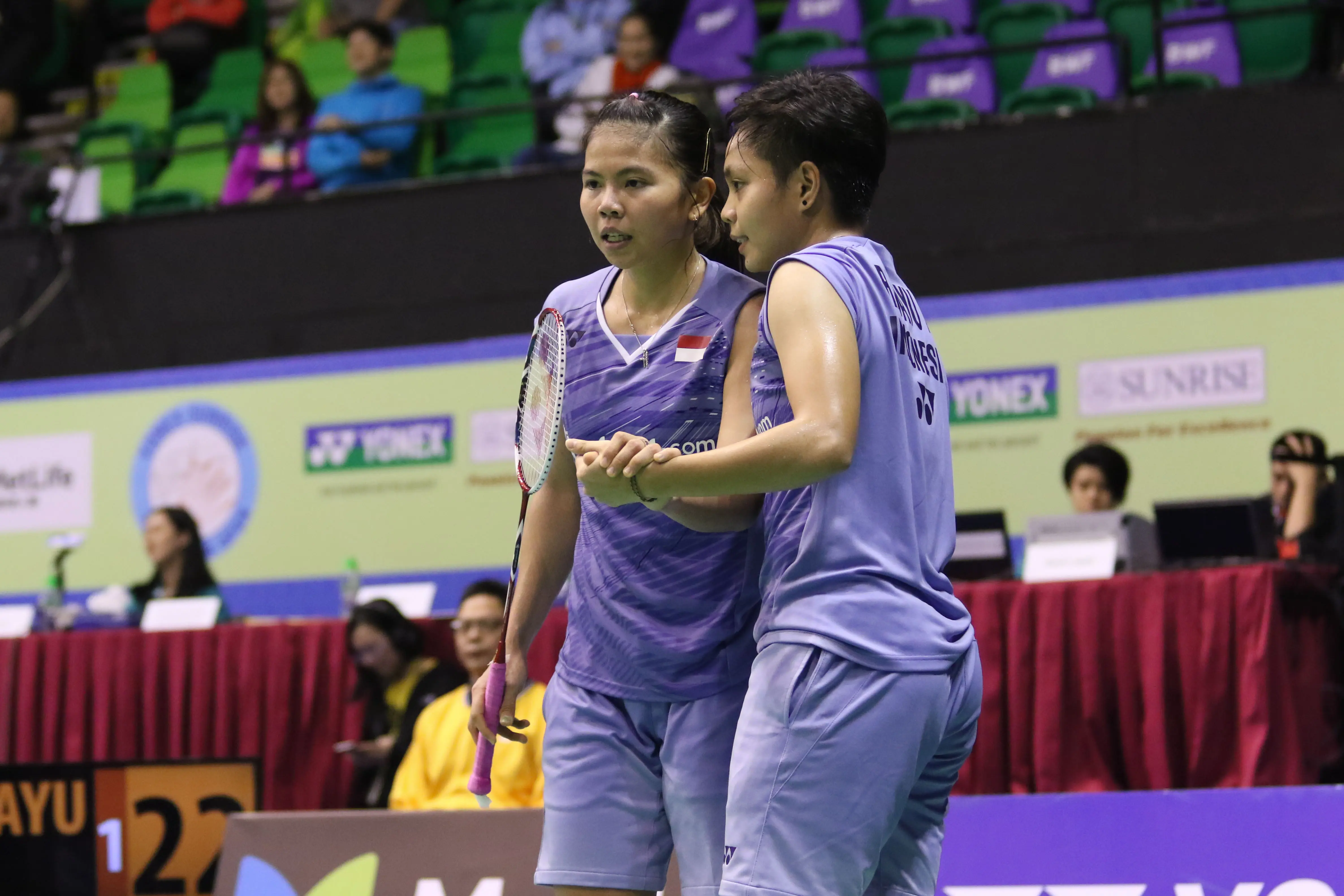 Ganda putri Indonesia Greysia Polii / Apriyani Rahayu lolos ke perempat final Hong Kong Terbuka Super Series 2017. Greysia / Apriyani mengalahkan pasangan Korea, Chang Ye Na / Jung Kyung Eun, Kamis (23/11/2017). (Humas PP PBSI)