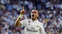2. Pepe (Bek) - Permainan kasar terhadap lawanya, membuat bek portugal ini mendapat julukan preman, petarung UFC hingga monster. Meski begitu mantan pemain Real Madrid ini tetap menjadi salah satu bek terbaik dunia pada masanya. (AFP/Gerard Julien)