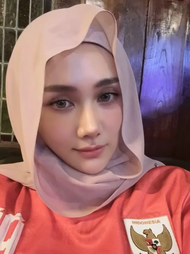 Model Hijab Mulan Jameela yang Cocok untuk Ibu-Ibu Usia 40-an