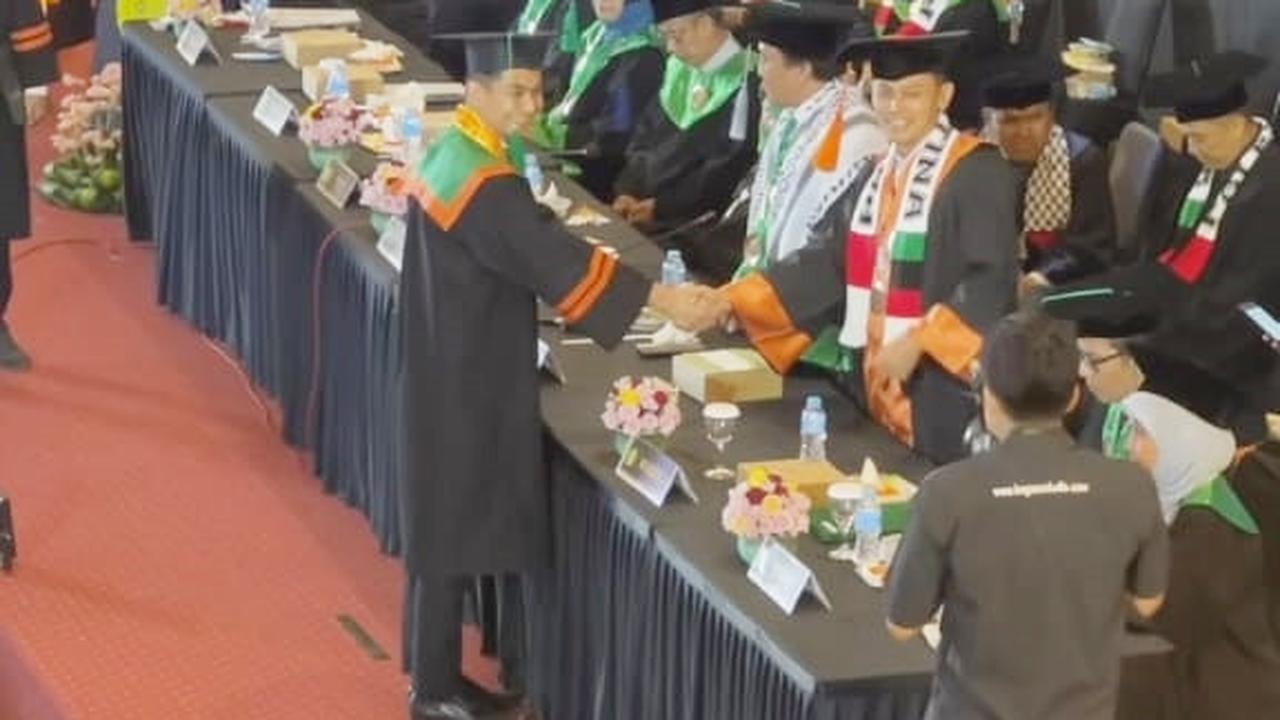 Dalam wawancara, Teuku Ryan mengungkapkan kesedihannya karena ketidakhadiran sang istri yang disebabkan kesibukan kerja.