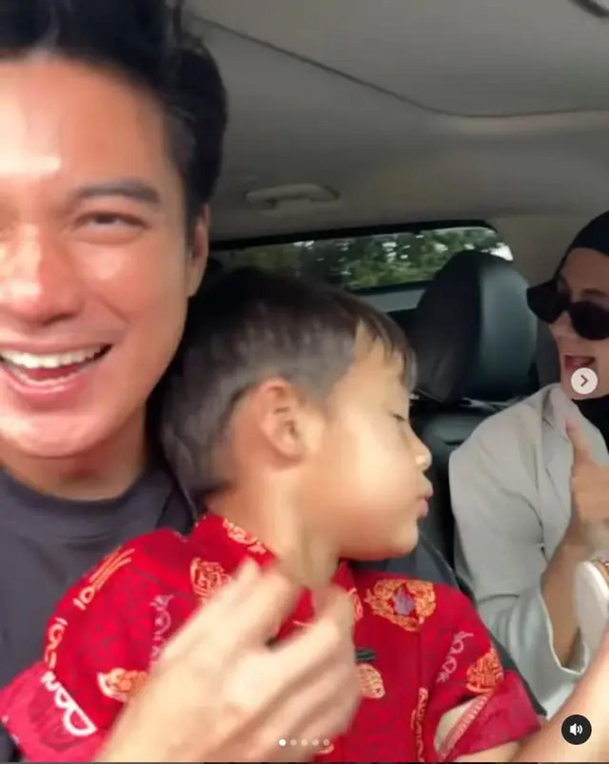 Masih Proses Cerai, Ini 6 Potret Baim Wong dan Paula Kompak Urus Anak di Hari Imlek